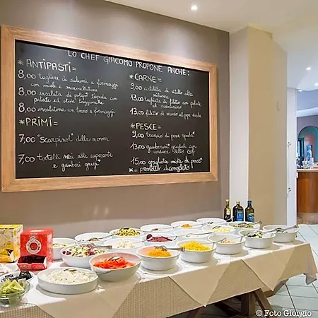 Daina Hotel