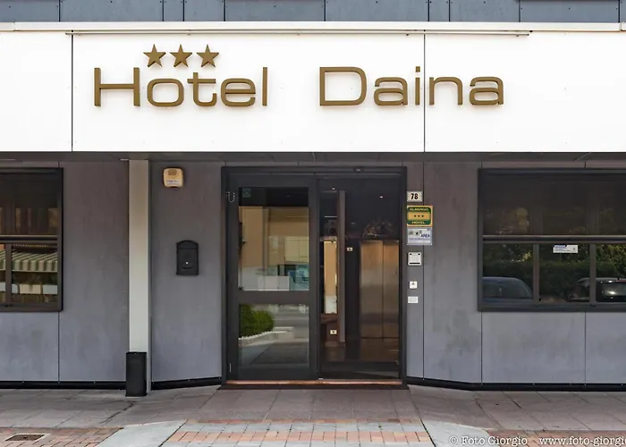 Daina Hotel 3*